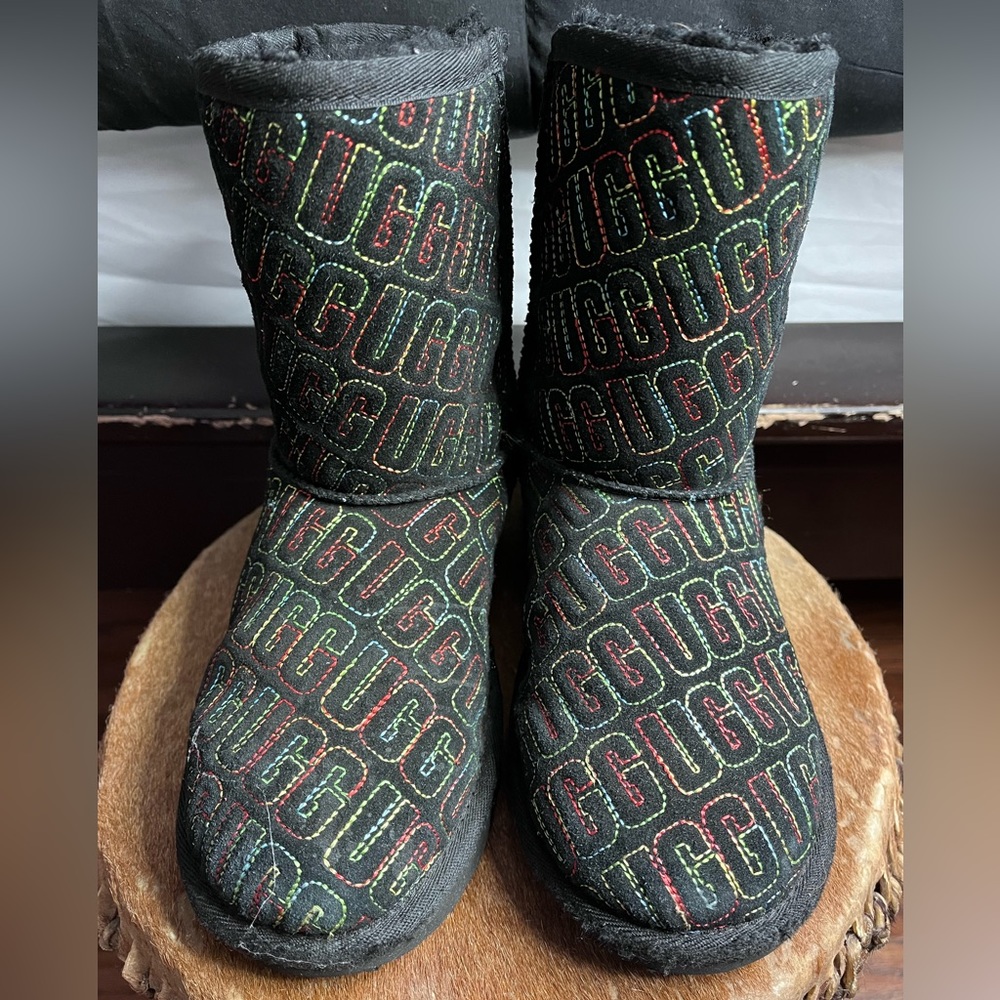 UGG Classic II Graphic Stitch Boot Black Size 4  (Girls) worn about 5 times.